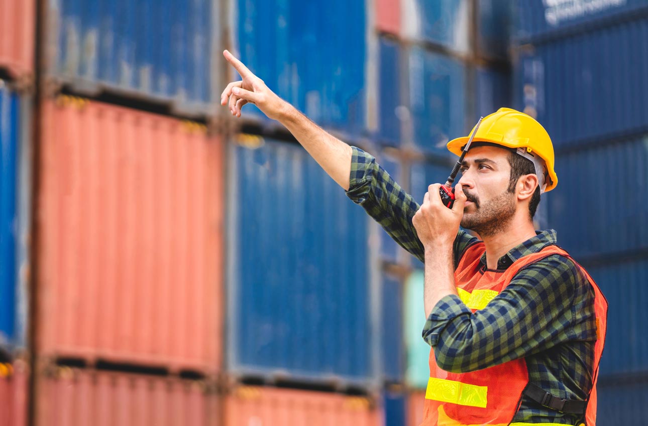 Procedura celna w transporcie - na czym polegają procedury celne w transporcie, odprawa celna, opłata i celny przebieg transportu