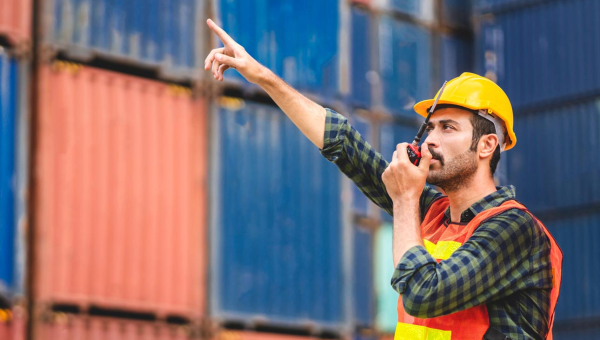 Procedura celna w transporcie - na czym polegają procedury celne w transporcie, odprawa celna, opłata i celny przebieg transportu